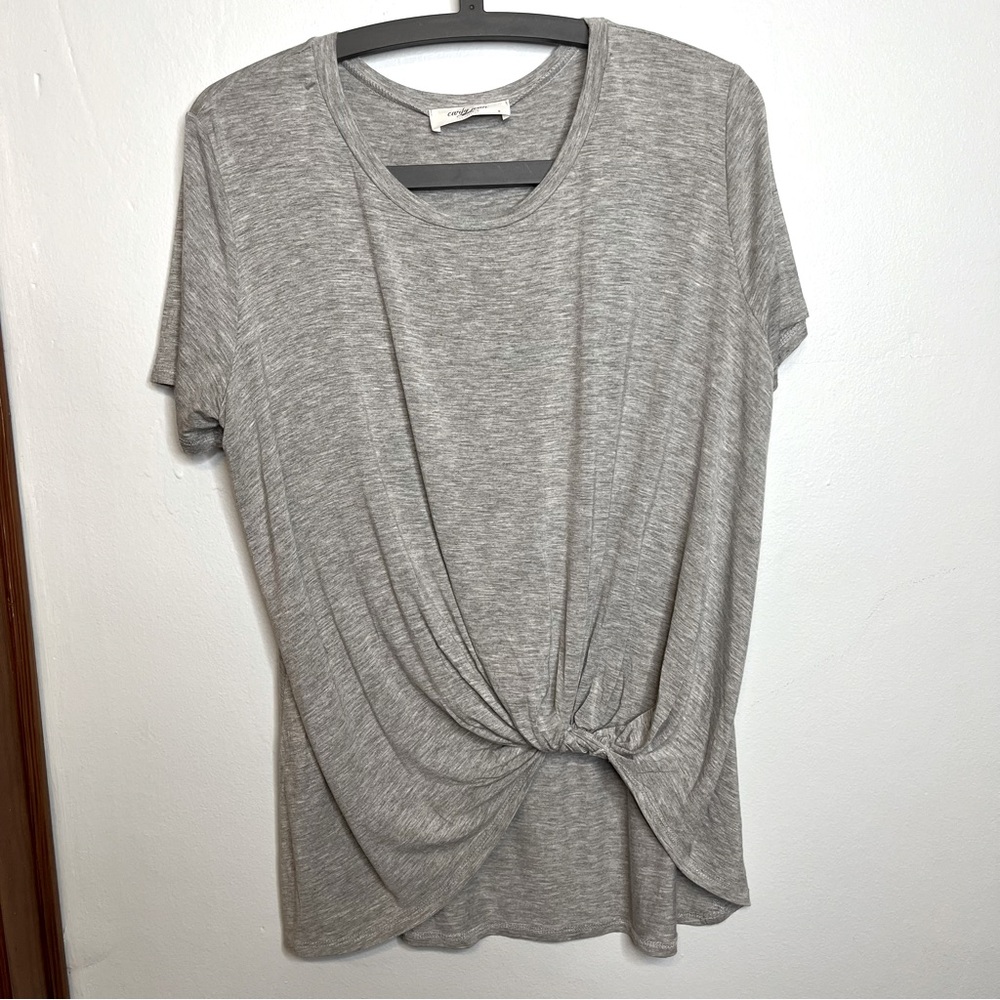 Carly Jean Los Angeles Gray Short Sleeve Tee